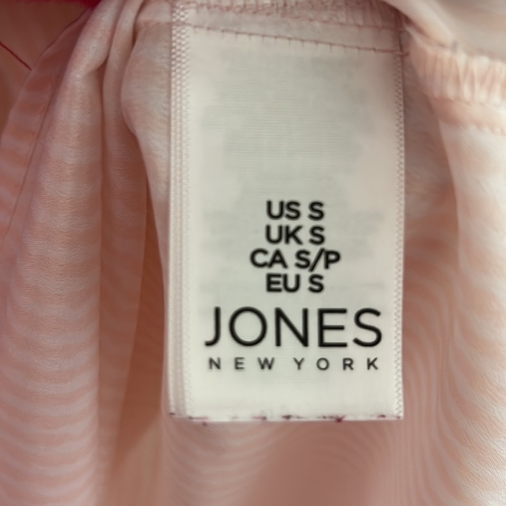 Jones New York, women’s tunic style blouse. Pink and white pinstripe. Size S - Picture 6 of 8